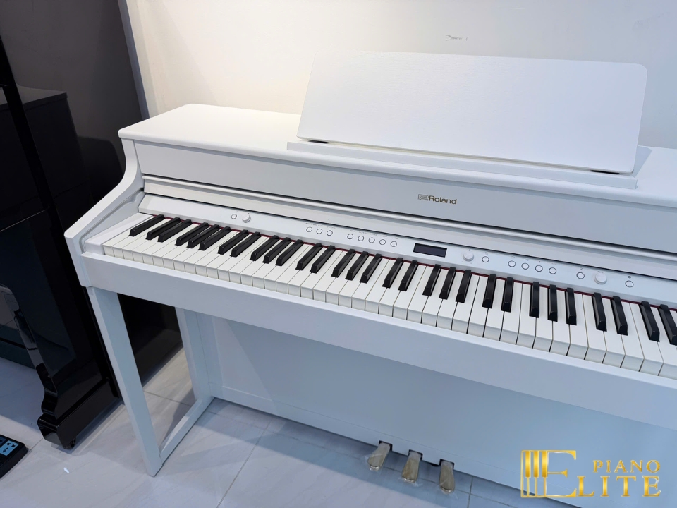 ROLAND HP-702 WH (USED)