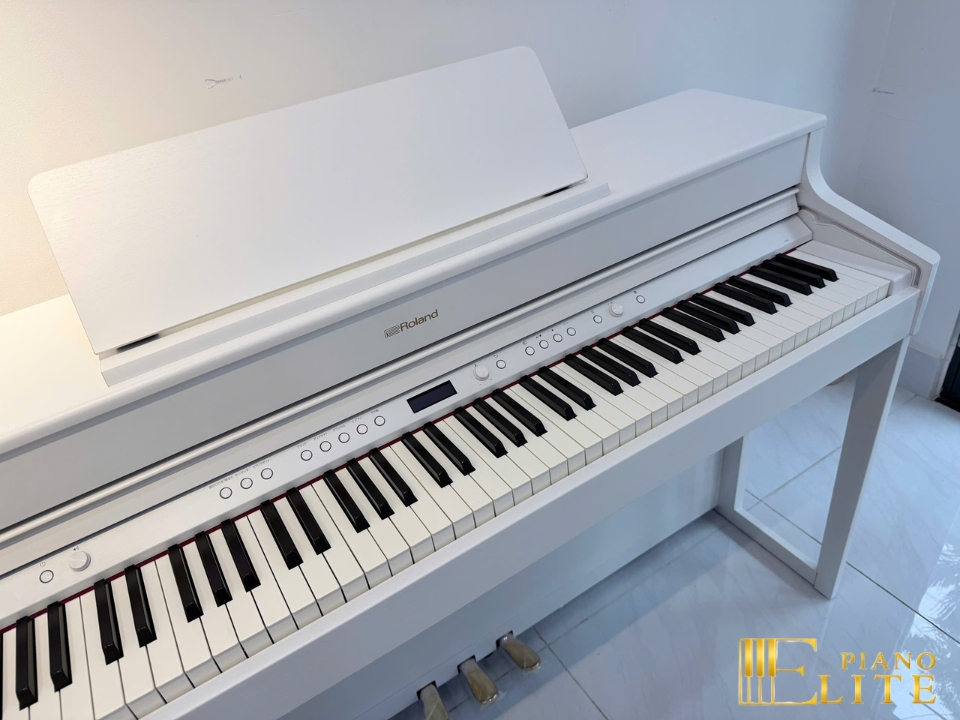 ROLAND HP-702 WH (USED)