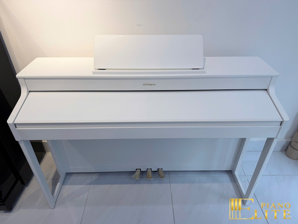 ROLAND HP-702 WH (USED)