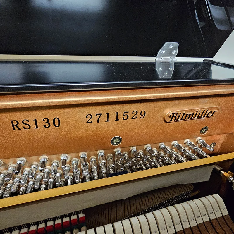 Showroom Elite Piano trưng bày đàn Ritmuller RS183