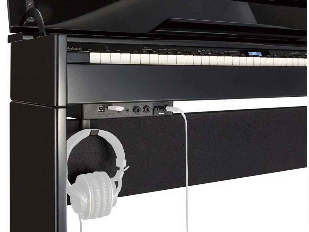 ROLAND DP-603 CBS (New) – Mặt sau và hệ thống dây đàn Roland