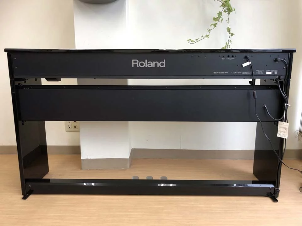 Showroom trưng bày ROLAND DP-90Se PES tại Elite Piano