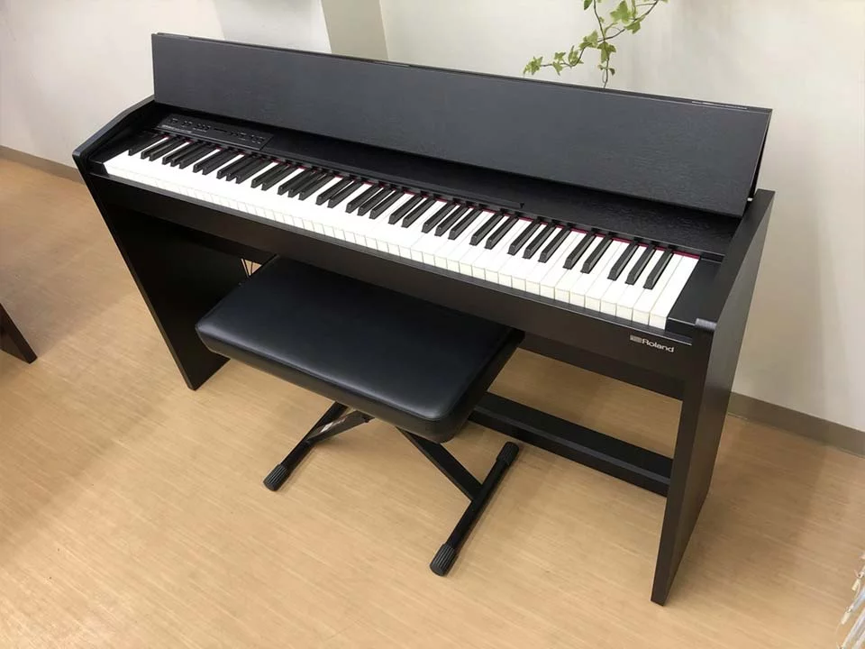 ROLAND F-140 B (USED) – Toàn cảnh thiết kế tại Elite Piano