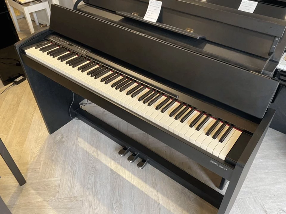 ROLAND F-140 B (USED) - Đàn Piano Roland tại Elite Piano