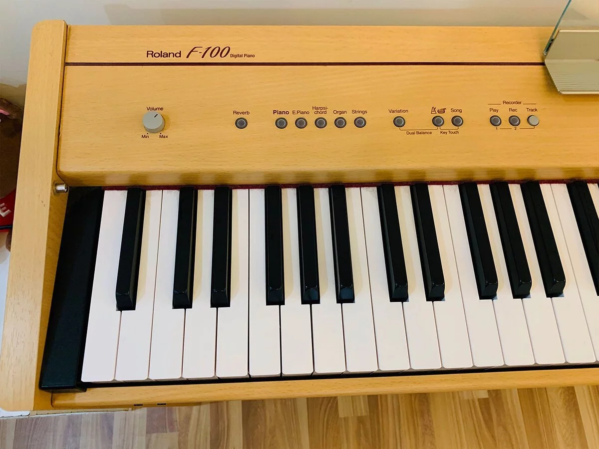 Review Roland F-100c – Hình ảnh thực tế tại showroom Elite Piano