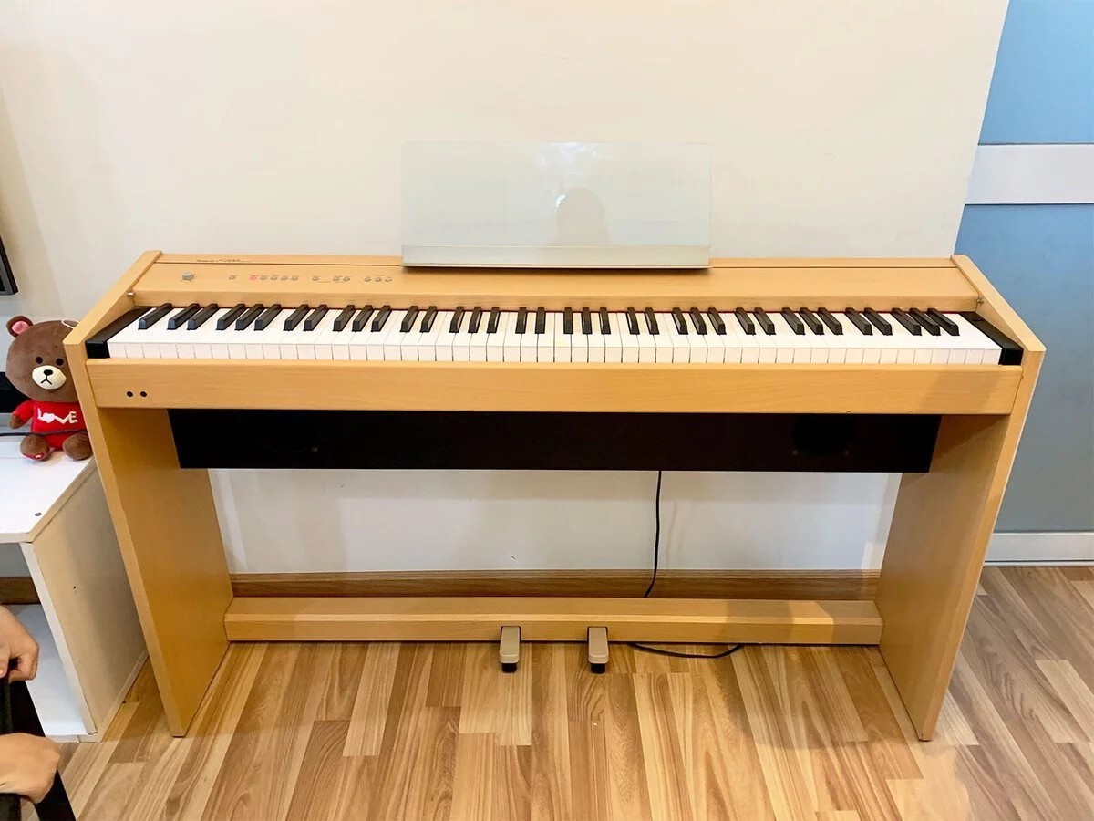 Roland F-100c - Đàn Piano Roland tại Elite Piano