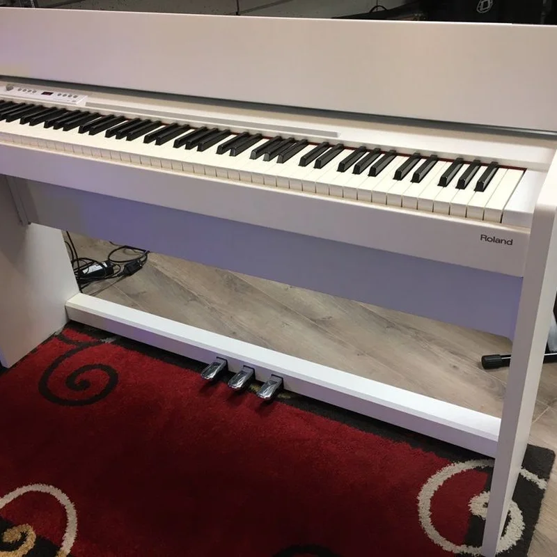 ROLAND F-120 B