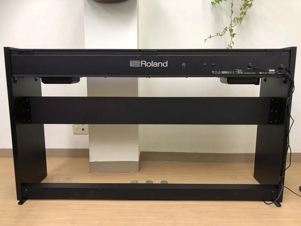 Review ROLAND F-140 B (NEW) – Hình ảnh thực tế tại showroom Elite Piano