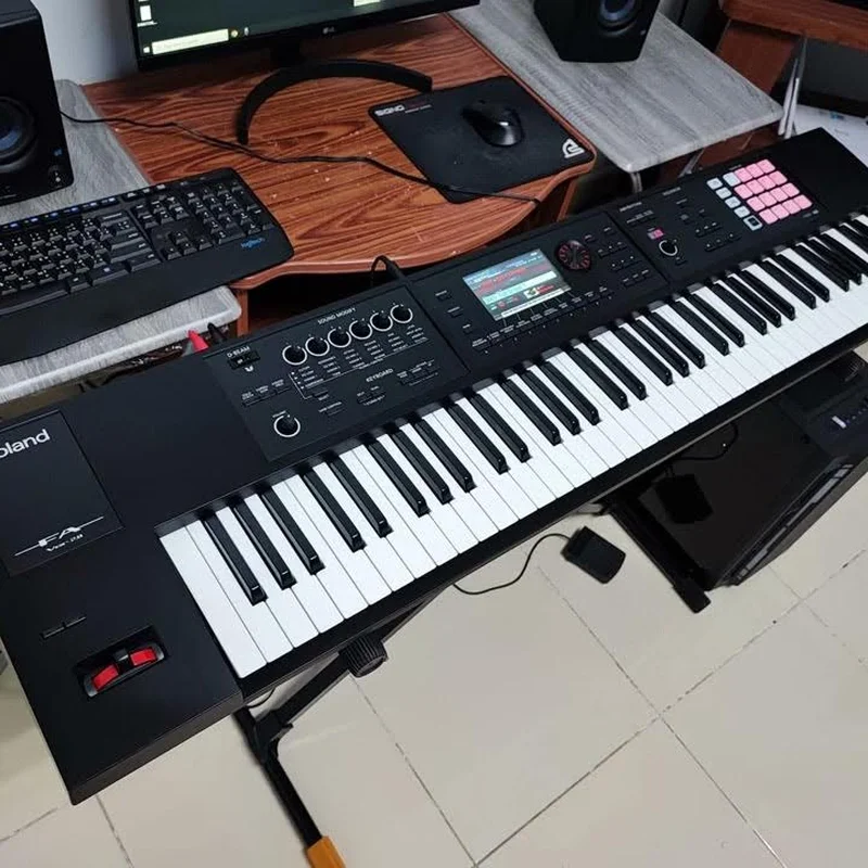 ROLAND FA-07