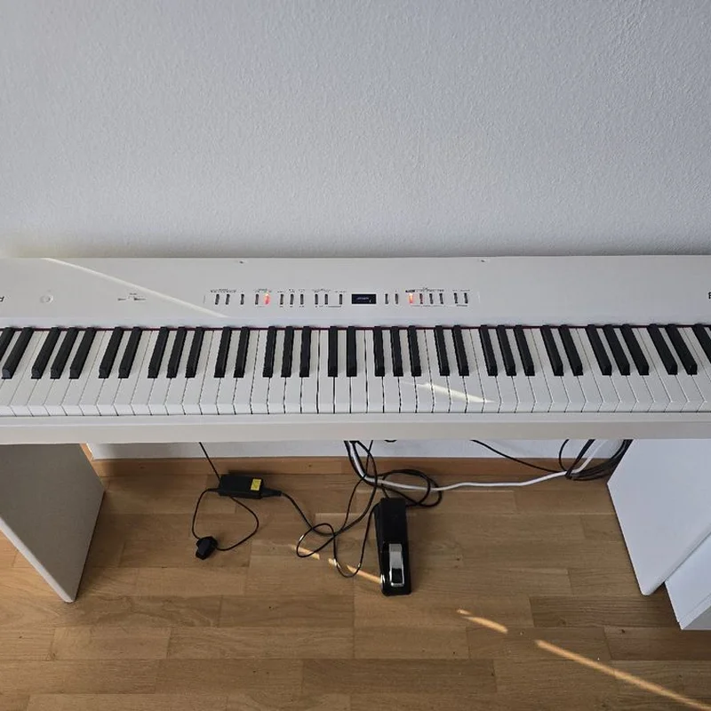 ROLAND FP-50 WH