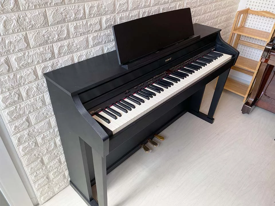 ROLAND HP-505 RW – Toàn cảnh thiết kế tại Elite Piano