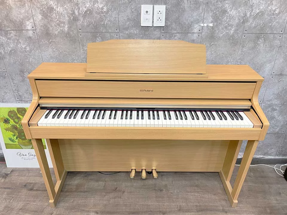 ROLAND HP-605 LW – Toàn cảnh thiết kế tại Elite Piano