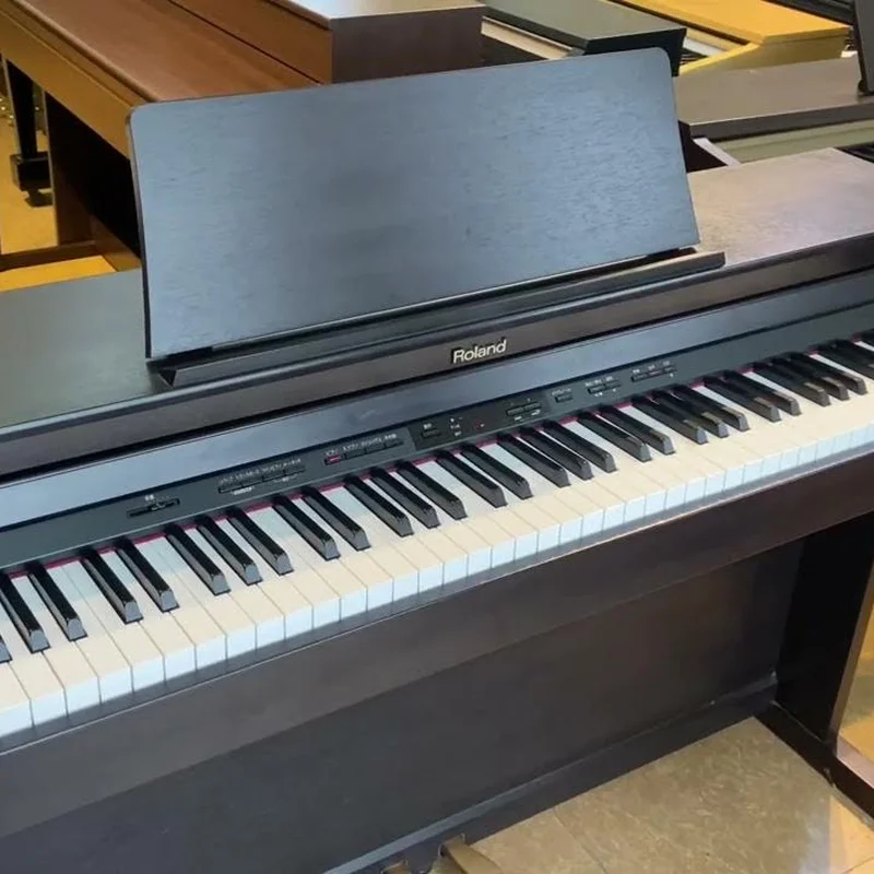 Review ROLAND HP-302 RW – Hình ảnh thực tế tại showroom Elite Piano