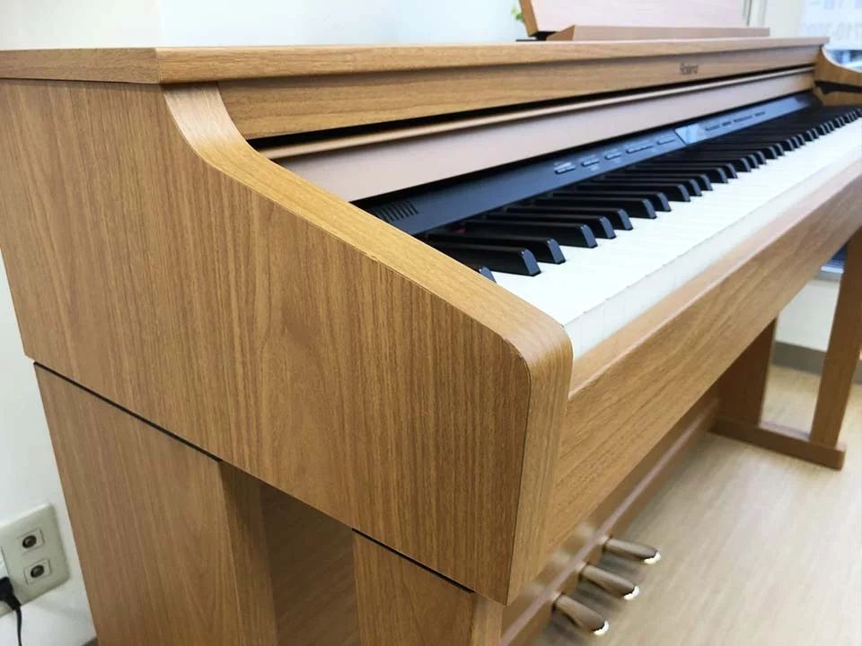 Đàn piano Roland ROLAND HP-504 LW – Chi tiết bàn phím