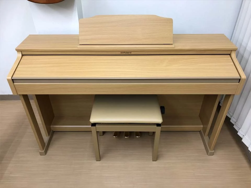 Review ROLAND HP-601 LW – Hình ảnh thực tế tại showroom Elite Piano