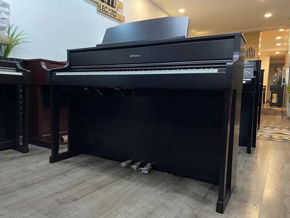 Review ROLAND HP-605 CBS – Hình ảnh thực tế tại showroom Elite Piano