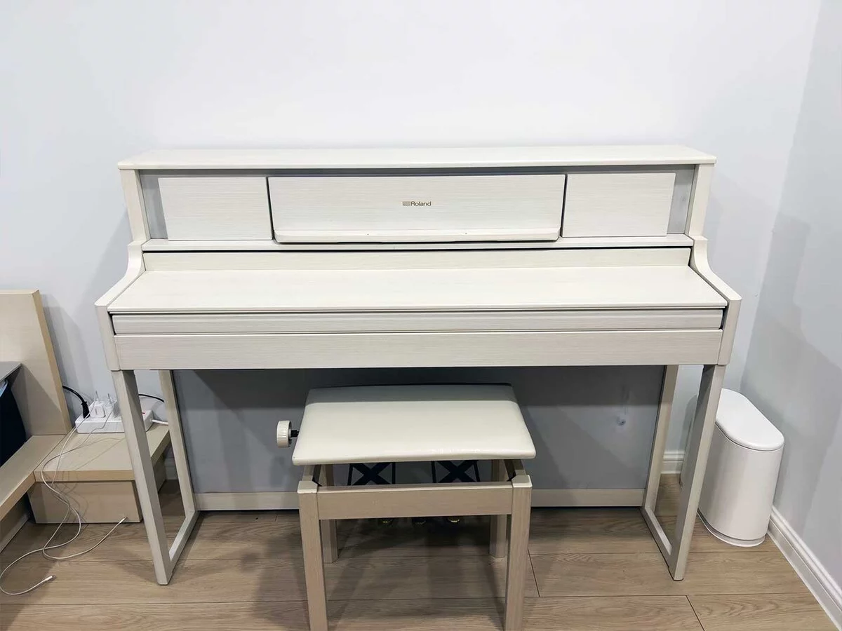 Review ROLAND LX-705 GP SR – Hình ảnh thực tế tại showroom Elite Piano