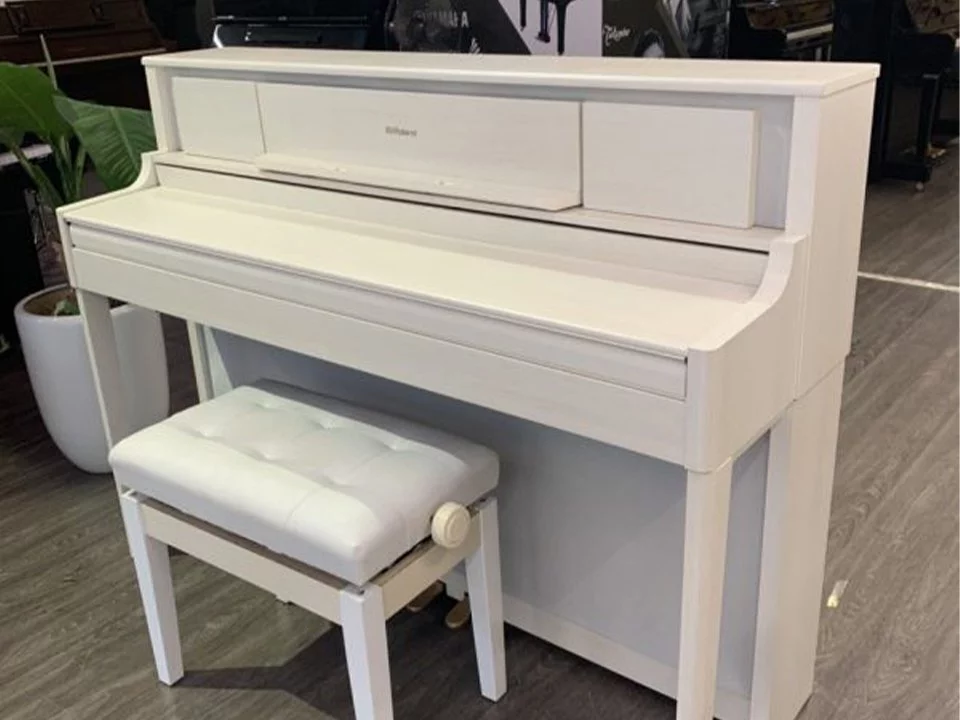 ROLAND LX-705 GP SR – Mặt sau và hệ thống dây đàn Roland