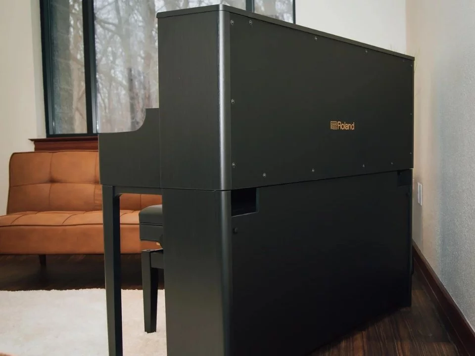 ROLAND LX-706 CB tại Elite Piano TP.HCM – Không gian trưng bày