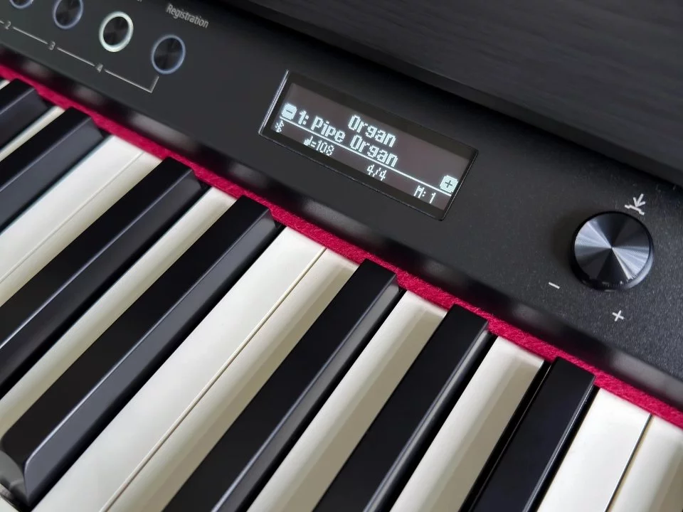 ROLAND LX-706 CB – Ghế đàn và phụ kiện đi kèm