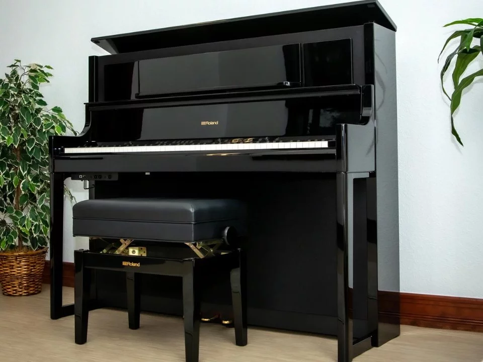 Review ROLAND LX-708 – Hình ảnh thực tế tại showroom Elite Piano