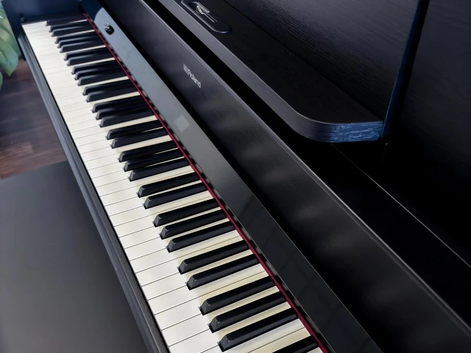 Đàn piano Roland ROLAND LX-9 CB – Chi tiết bàn phím