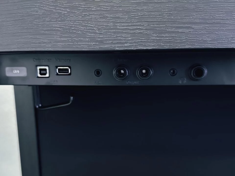 ROLAND LX-9 CB