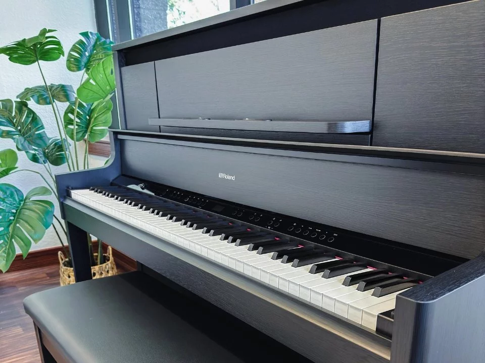 ROLAND LX-9 CB – Ghế đàn và phụ kiện đi kèm