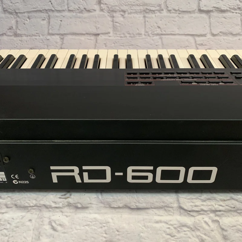 Review ROLAND RD-600 – Hình ảnh thực tế tại showroom Elite Piano