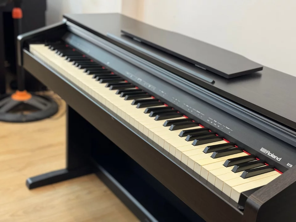 ROLAND RP-30 (USED) tại Elite Piano TP.HCM – Không gian trưng bày