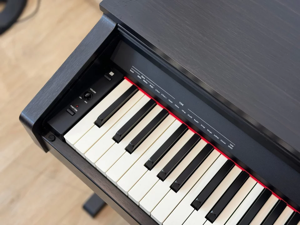 ROLAND RP-30 (USED) – Ghế đàn và phụ kiện đi kèm