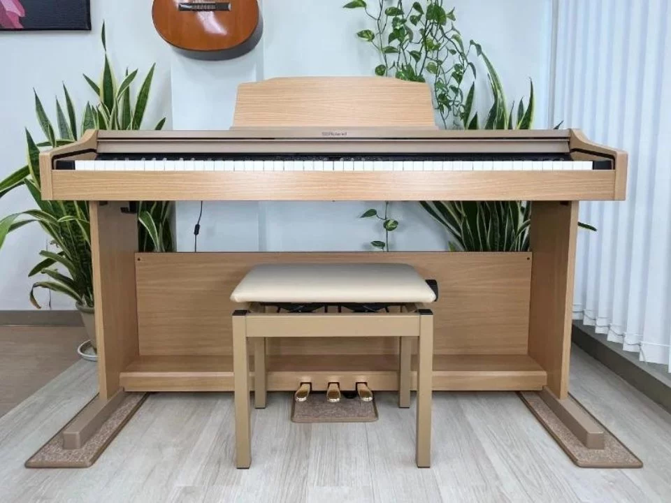 ROLAND RP-501R NBS – Toàn cảnh thiết kế tại Elite Piano