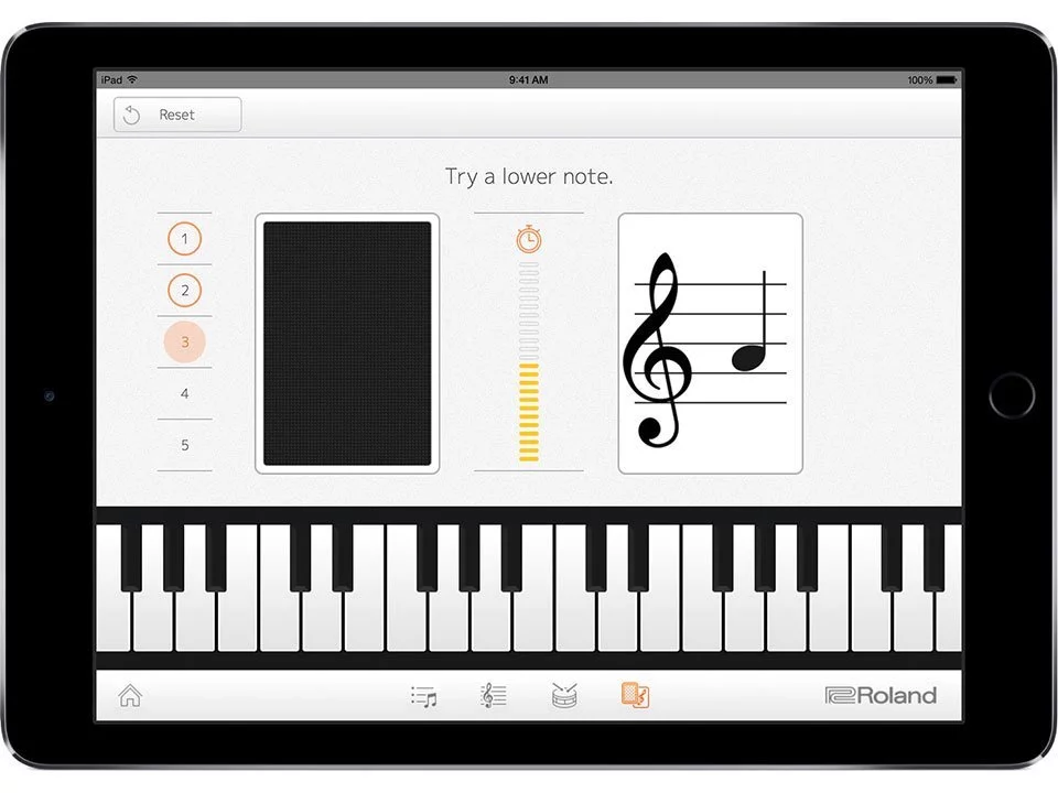 Showroom Elite Piano trưng bày đàn Roland RP-102