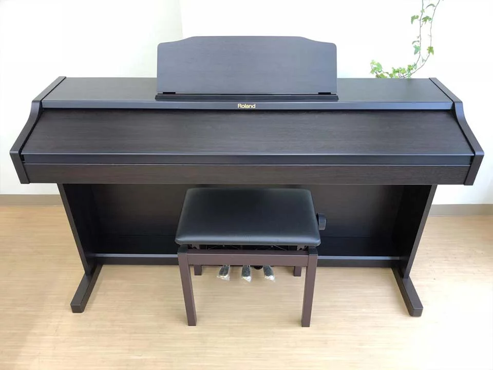 ROLAND RP-401 RW – Toàn cảnh thiết kế tại Elite Piano