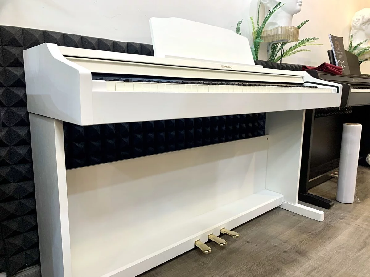 ROLAND RP-501R WH – Toàn cảnh thiết kế tại Elite Piano