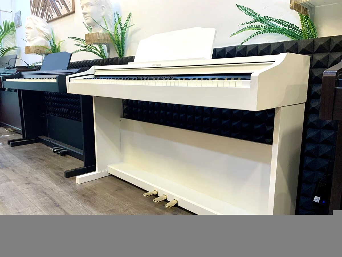 Đàn piano Roland ROLAND RP-501R WH – Chi tiết bàn phím