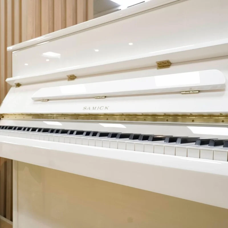 Showroom trưng bày đàn Samick JS115D EBHP tại Elite Piano