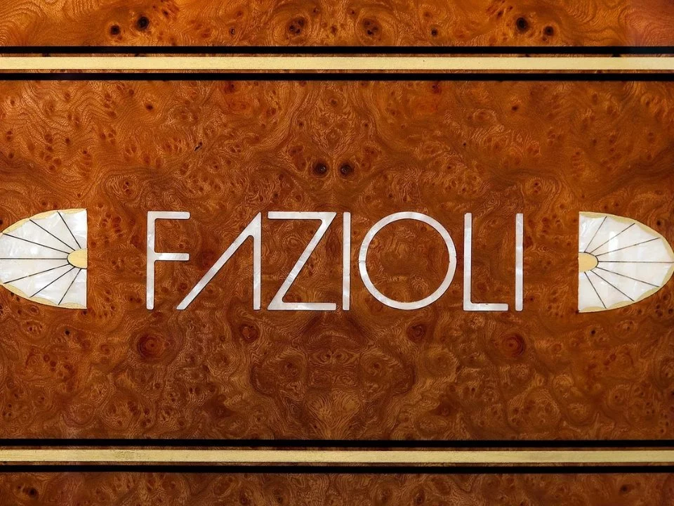 FAZIOLI Georgian Red ELM – Mặt sau và hệ thống dây đàn Fazioli