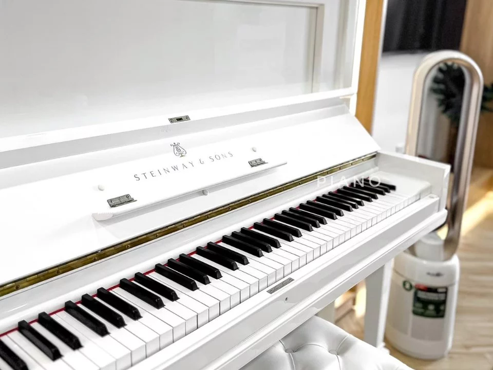 Review STEINWAY K-132 WH – Hình ảnh thực tế tại showroom Elite Piano