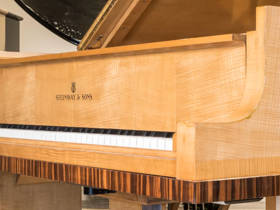 STEINWAY M-170 Art Deco Grand C1933 – Mặt sau và hệ thống dây đàn Steinway & Sons