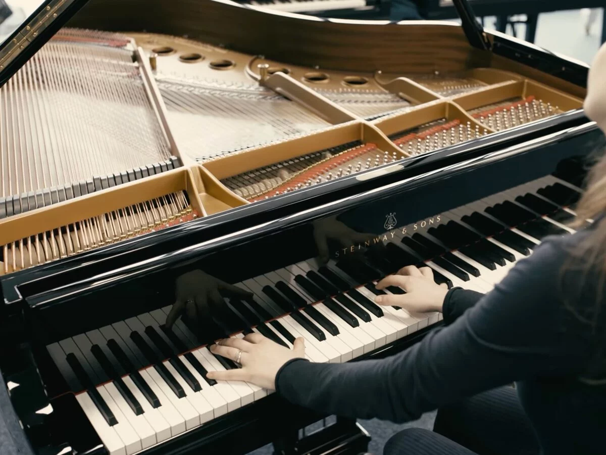 STEINWAY M-170 – Toàn cảnh thiết kế tại Elite Piano