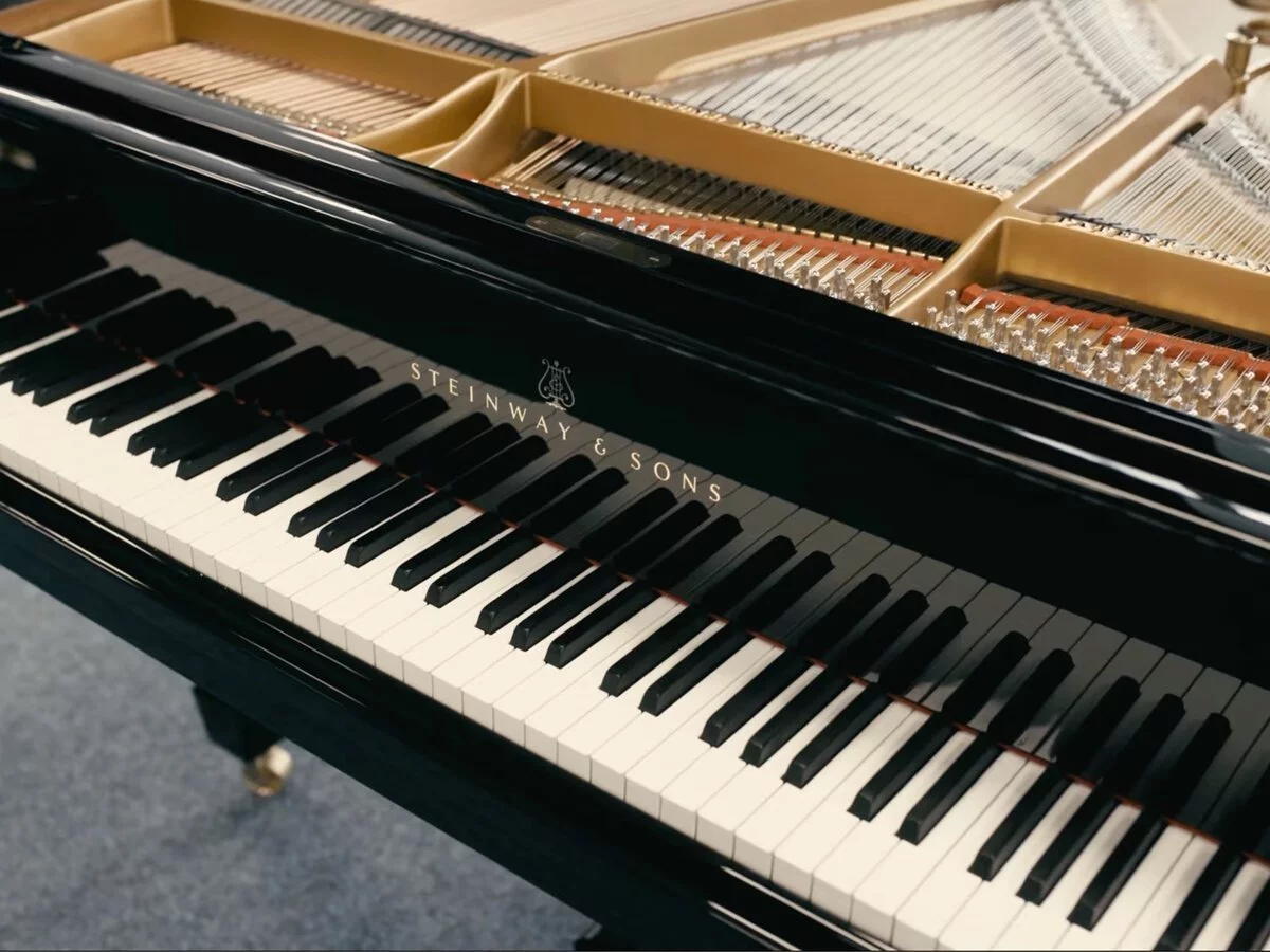 STEINWAY M-170 tại showroom Elite Piano