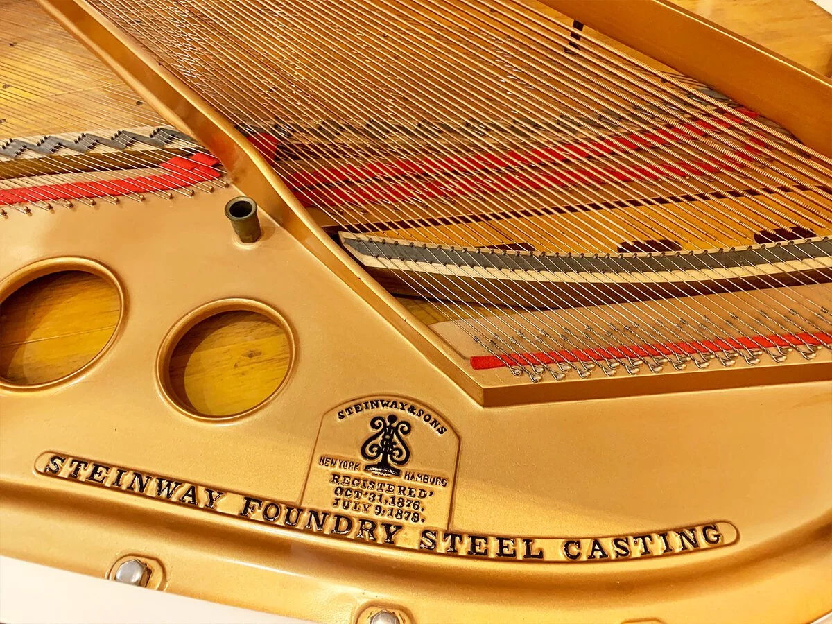 Review STEINWAY MODEL O (Trắng) – Hình ảnh thực tế tại showroom Elite Piano