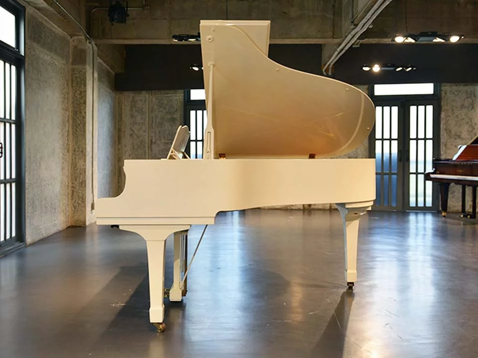 YAMAHA C3 Wh