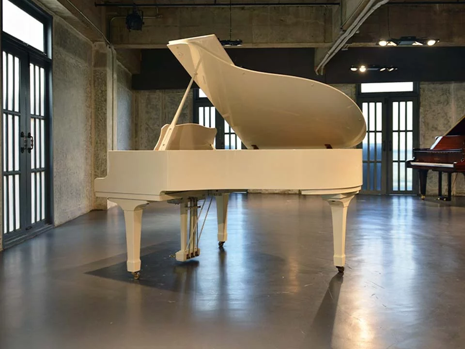 YAMAHA C3 Wh