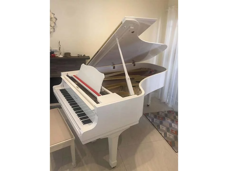 Đàn piano Yamaha C7 WH tại showroom Elite Piano