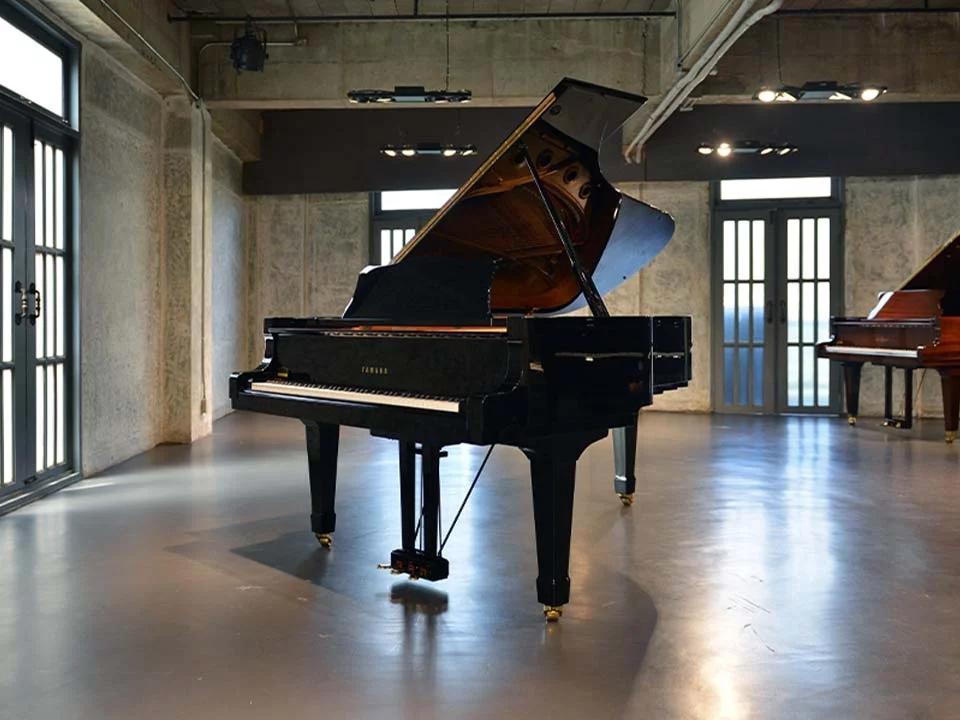 YAMAHA C7B