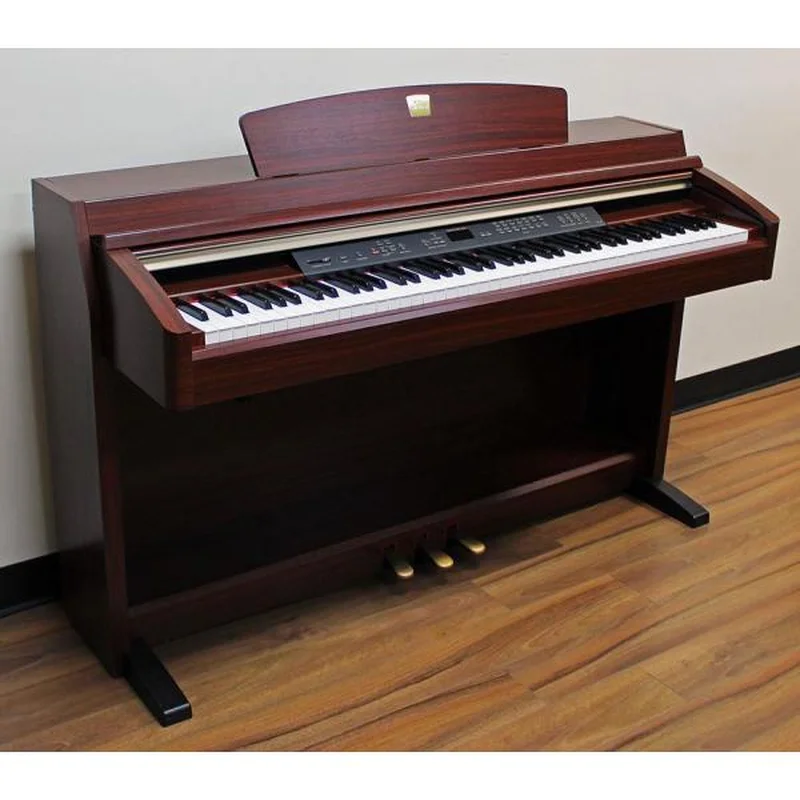 YAMAHA CLP-230 M