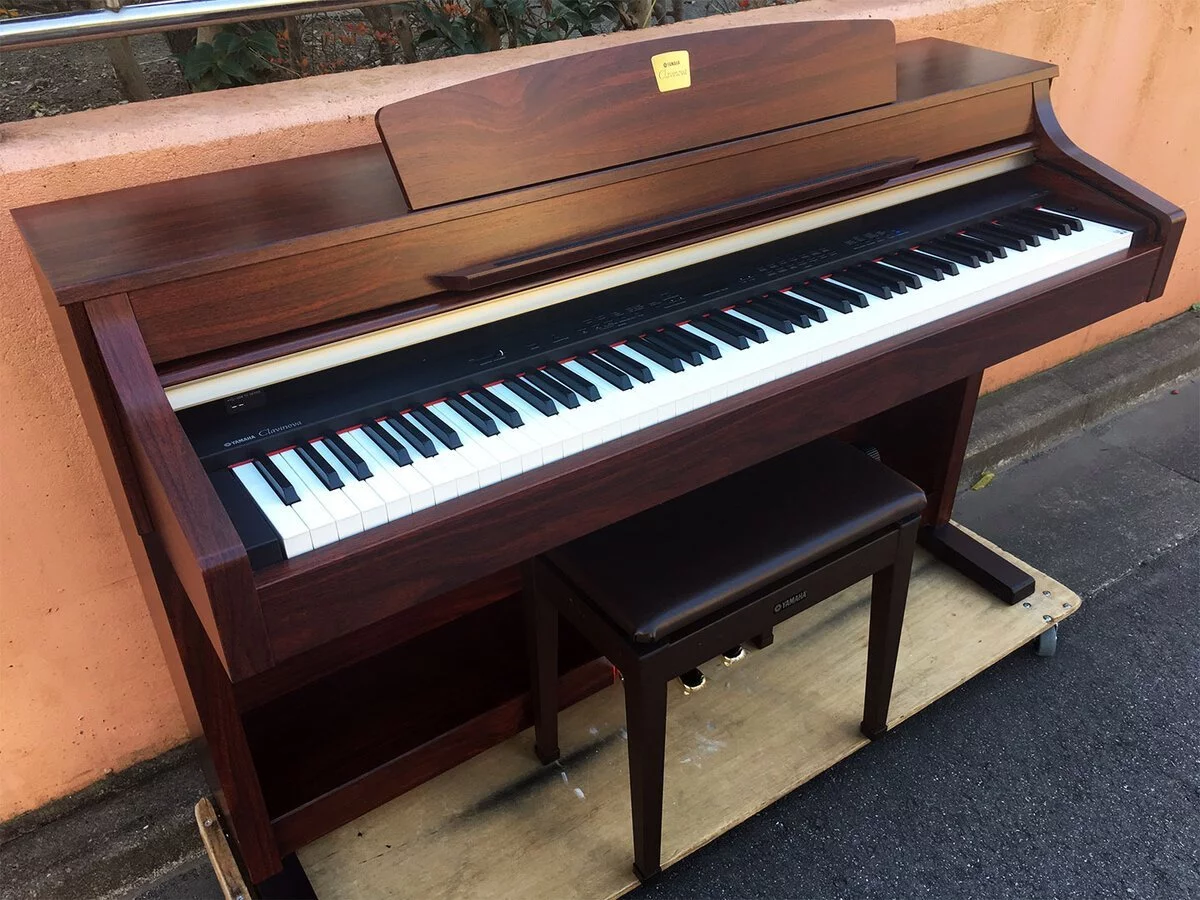 YAMAHA CLP-330 M - Đàn Piano Yamaha tại Elite Piano
