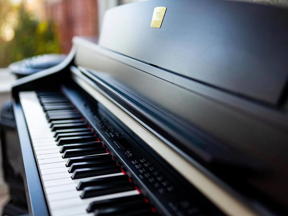 YAMAHA CLP-330 R – Toàn cảnh thiết kế tại Elite Piano